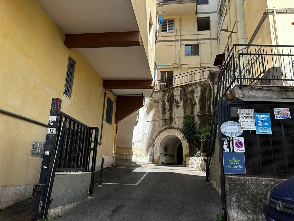 A Casa Di Roberta Lejlighed Salerno Eksteriør billede